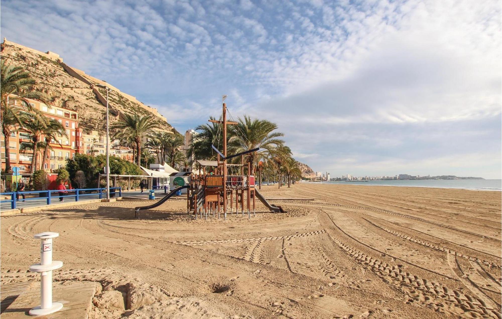3 Bedroom Gorgeous Apartment In Alicante Luaran gambar