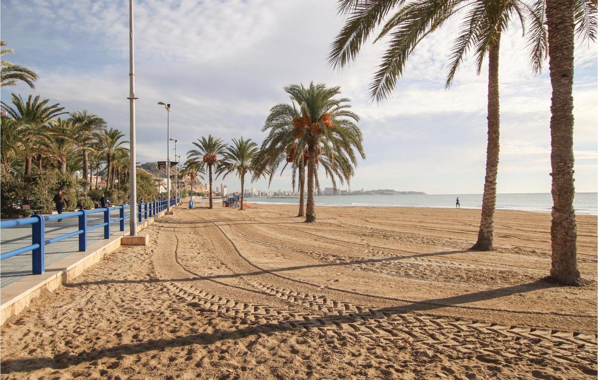 3 Bedroom Gorgeous Apartment In Alicante Luaran gambar