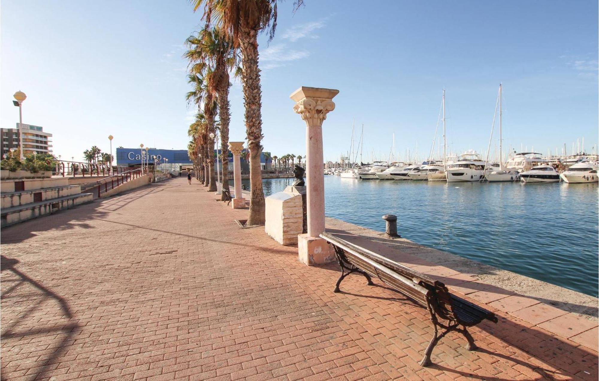 3 Bedroom Gorgeous Apartment In Alicante Luaran gambar